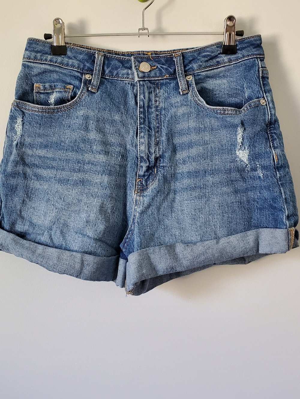 WILD FABLE Women's Super High-Rise Rolled Cuff Mom Jean Shorts Sz 4 EUC Beach